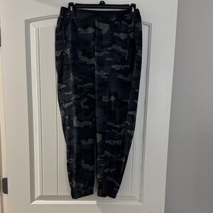 Old Navy Black Camo Joggers